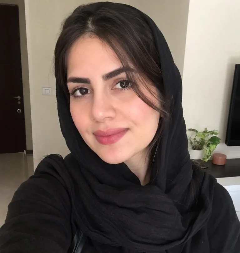 گفت‌وگو با سارا نادری – از یک چرخ خیاطی ساده تا ساختن یک مسیر شغلی موفق